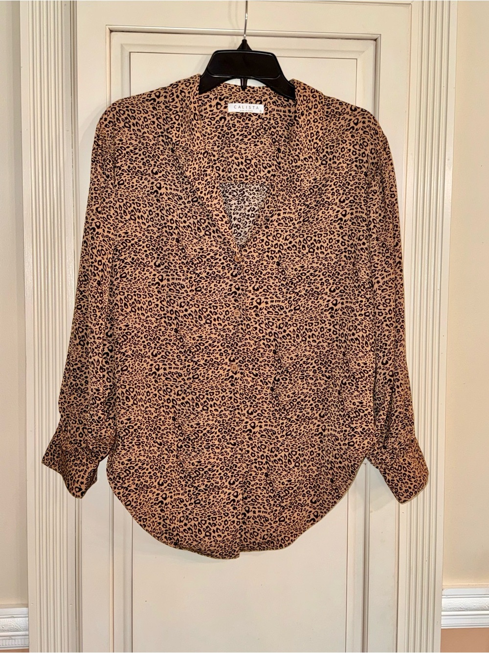High end Boutique Leopard Print Button-Up Blouse - Tan/Black high low cut